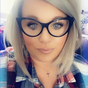 Meet your Posher, Deborah